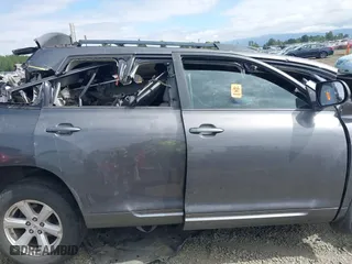 2010 Toyota Highlander SE with VIN 5TDJK3EH3AS022846, listed as a IAAI auction lot 40202093 with 1 mi miles. Bid and sale history available at carsss.com. Image 13.
