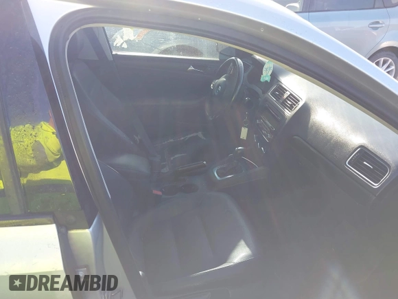 2011 Volkswagen Jetta SE with VIN 3VWDX7AJXBM346566, listed as a IAAI auction lot 41753411 with 181,389 mi miles and . Bid and sale history available at DreamBid. Image 5.