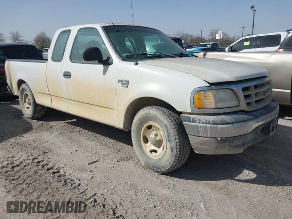 2000 Ford F-150 XL with VIN 1FTRX17W6YNC32992, listed as a IAAI auction lot 41633118 with 174,989 mi miles. Bid and sale history available at carsss.com. Image 1.