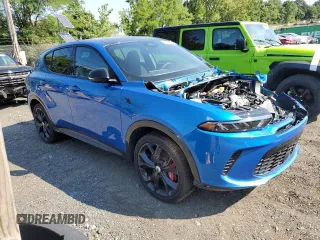 2024 Dodge Hornet R/T Plus z VIN ZACPDFDW2R3A23248, wystawiony jako Copart lot #79399974 z przebiegiem 525 mil mil oraz Szkoda całkowita • Salvage title. Historia ofert i sprzedaży dostępna na DreamBid. Obrazek 4.