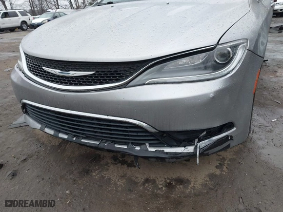 2015 Chrysler 200 Limited with VIN 1C3CCCAB3FN697217, listed as a IAAI auction lot 41536433 with 194,840 mi miles. Bid and sale history available at carsss.com. Image 6.