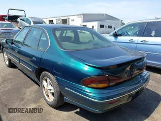 1998 Pontiac Bonneville SE z VIN 1G2HX52K2W4208736, wystawiony jako IAAI lot #42313742 z przebiegiem 129 870 mil mil oraz . Historia ofert i sprzedaży dostępna na DreamBid. Obrazek 3.