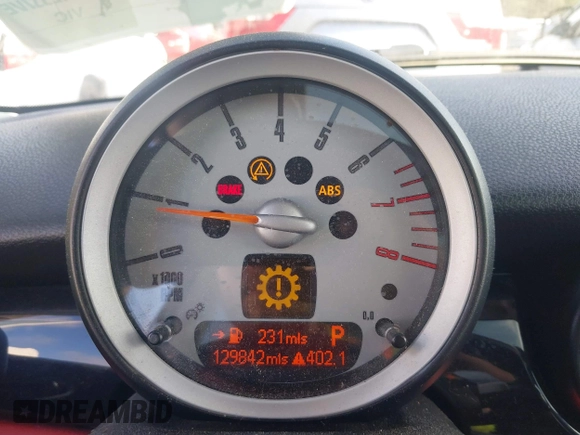 2007 MINI Hardtop with VIN WMWMF33587TT52466, listed as a IAAI auction lot 41964371 with 129,842 mi miles and . Bid and sale history available at DreamBid. Image 7.