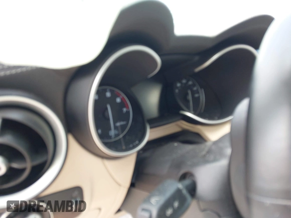 2020 Alfa Romeo Stelvio Ti z VIN ZASPAKBN9L7C76146, wystawiony jako IAAI lot #42038751 z przebiegiem 29 107 mil mil oraz . Historia ofert i sprzedaży dostępna na DreamBid. Obrazek 7.