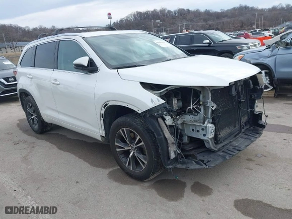 2016 Toyota Highlander XLE with VIN 5TDKKRFH3GS153709, listed as a IAAI auction lot 41630216 with 190670 miles. Bid and sale history available at carsss.com. Image 1.