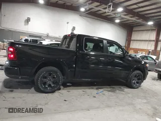 2025 Ram 1500 Big Horn z VIN 1C6RRFFG0SN572588, wystawiony jako IAAI lot #41629079 z przebiegiem 6 675 mil mil oraz . Historia ofert i sprzedaży dostępna na DreamBid. Obrazek 13.