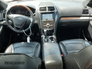 2017 Ford Explorer Platinum z VIN 1FM5K8HT1HGD20357, wystawiony jako Copart lot #63019495 z przebiegiem 134 960 mil mil oraz Szkoda całkowita • Salvage title. Historia ofert i sprzedaży dostępna na DreamBid. Obrazek 8.