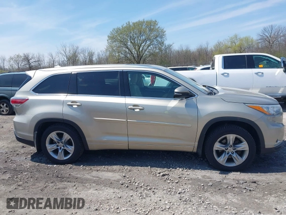 2015 Toyota Highlander Limited z VIN 5TDDKRFH0FS101039, wystawiony jako IAAI lot #42205522 z przebiegiem 153 547 mil mil oraz . Historia ofert i sprzedaży dostępna na DreamBid. Obrazek 13.