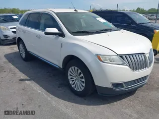 2011 Lincoln MKX with VIN 2LMDJ6JK4BBJ33136, listed as a IAAI auction lot 41824811 with NaN miles. Bid and sale history available at carsss.com. Image 1.