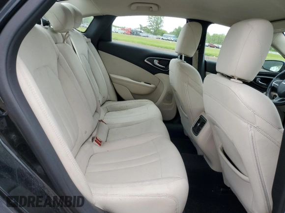 2015 Chrysler 200 Limited z VIN 1C3CCCAB9FN564042, wystawiony jako Copart lot #58078795 z przebiegiem 197 384 mil mil oraz Szkoda całkowita • Salvage title. Historia ofert i sprzedaży dostępna na DreamBid. Obrazek 10.