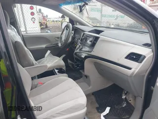 2013 Toyota Sienna LE AAS with VIN 5TDKK3DCXDS365748, listed as a IAAI auction lot 41672203 with 175,563 mi miles. Bid and sale history available at carsss.com. Image 5.