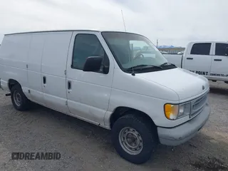 1998 Ford Econoline Cargo with VIN 1FTRE142XWHC01733, listed as a IAAI auction lot 41685605 with 154,476 mi miles. Bid and sale history available at carsss.com. Image 1.