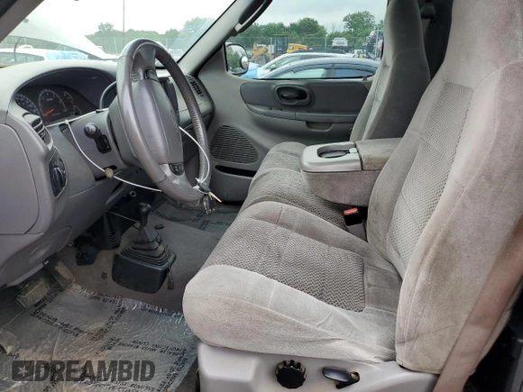 2002 Ford F-150 XL z VIN 2FTRF18W52CA50943, wystawiony jako Copart lot #62456605 z przebiegiem Nie podano mil oraz Szkoda całkowita • Salvage title. Historia ofert i sprzedaży dostępna na DreamBid. Obrazek 7.