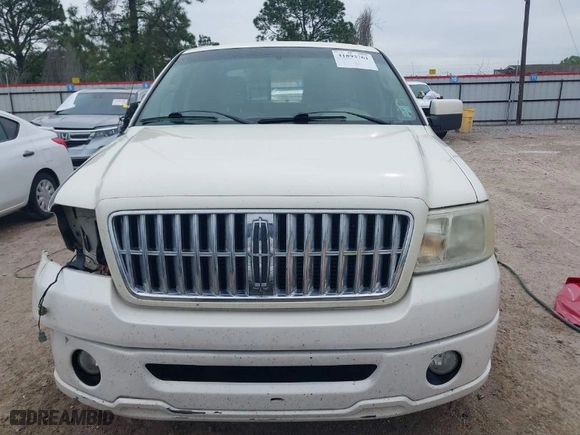 2007 Lincoln Mark LT with VIN 5LTPW16507FJ09066, listed as a IAAI auction lot 41893761 with 255,217 mi miles. Bid and sale history available at carsss.com. Image 12.