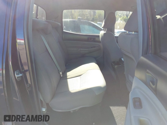 2013 Toyota Tacoma with VIN 3TMMU4FN4DM052928, listed as a IAAI auction lot 40846879 with 113,928 mi miles. Bid and sale history available at carsss.com. Image 8.