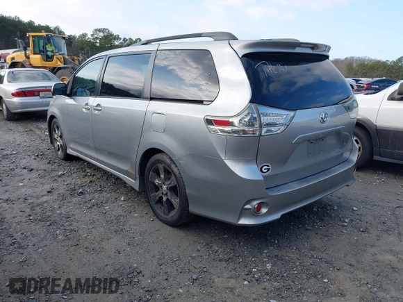 2011 Toyota Sienna SE with VIN 5TDXK3DC3BS049935, listed as a IAAI auction lot 41539665 with 269,130 mi miles. Bid and sale history available at carsss.com. Image 3.