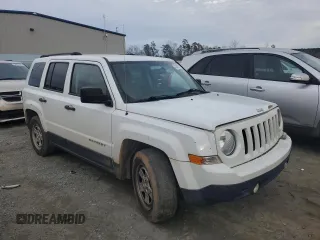 2015 Jeep Patriot Sport with VIN 1C4NJPBB1FD152770, listed as a Copart auction lot 43058705 with 140,959 mi miles and Salvage Title. Bid and sale history available at carsss.com. Image 4.