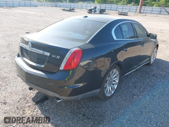 2011 Lincoln MKS z VIN 1LNHL9DR0BG601602, wystawiony jako IAAI lot #41993162 z przebiegiem 121 206 mil mil oraz . Historia ofert i sprzedaży dostępna na DreamBid. Obrazek 4.