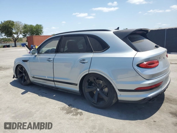 2022 Bentley Bentayga V8 z VIN SJAAM2ZV9NC011752, wystawiony jako Copart lot #54847785 z przebiegiem Nie podano mil oraz Nie do naprawy. Historia ofert i sprzedaży dostępna na DreamBid. Obrazek 2.
