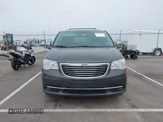 2015 Chrysler Town & Country Touring-L with VIN 2C4RC1CG9FR674238, listed as a IAAI auction lot 41908335 with 138,819 mi miles. Bid and sale history available at carsss.com. Image 13.