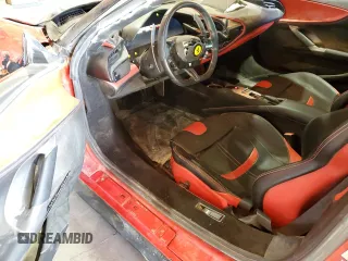 2021 Ferrari SF90 z VIN ZFF95NLA8M0263161, wystawiony jako Copart lot #44430285 z przebiegiem 6090 mil mil oraz Tytuł czysty. Historia ofert i sprzedaży dostępna na DreamBid. Obrazek 8.