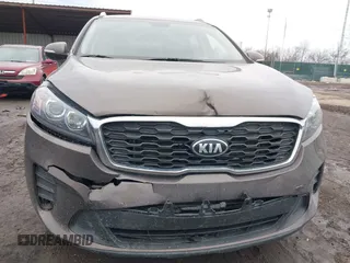 2019 Kia Sorento LX with VIN 5XYPG4A36KG498972, listed as a IAAI auction lot 41451765 with 82,339 mi miles. Bid and sale history available at carsss.com. Image 6.
