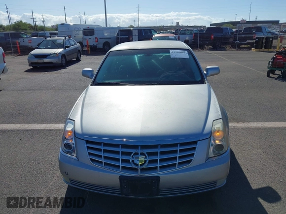 2008 Cadillac DTS 1SD z VIN 1G6KD57Y78U180638, wystawiony jako IAAI lot #42360062 z przebiegiem 90 012 mil mil oraz . Historia ofert i sprzedaży dostępna na DreamBid. Obrazek 6.
