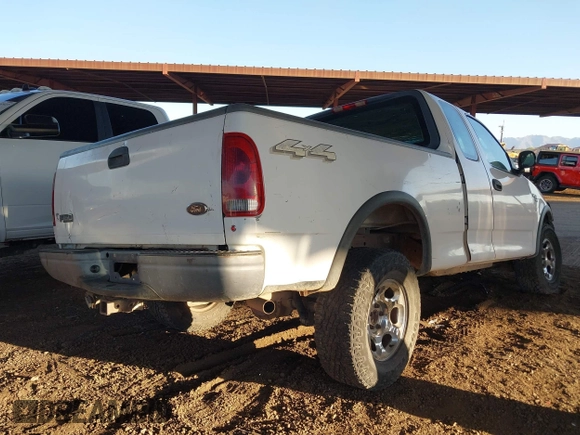 2002 Ford F-150 XL z VIN 1FTRX18L32NB45367, wystawiony jako IAAI lot #42618680 z przebiegiem 333 051 mil mil oraz . Historia ofert i sprzedaży dostępna na DreamBid. Obrazek 4.