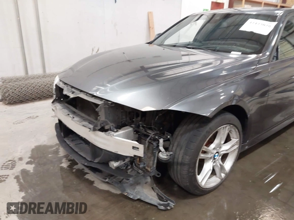 2013 BMW 3 Series 328i xDrive z VIN WBA3B3C55DJ812164, wystawiony jako IAAI lot #42473028 z przebiegiem 140 928 mil mil oraz . Historia ofert i sprzedaży dostępna na DreamBid. Obrazek 19.