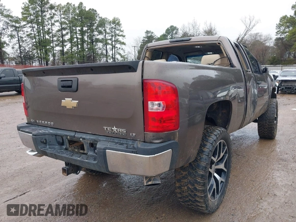 2007 Chevrolet Silverado 1500 LT w/1LT with VIN 2GCEC19J971723987, listed as a IAAI auction lot 41449499 with 302,703 mi miles. Bid and sale history available at carsss.com. Image 4.