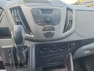 2017 Ford Transit z VIN 1FTYR1CMXHKB25388, wystawiony jako IAAI lot #42733820 z przebiegiem 360 508 mil mil oraz . Historia ofert i sprzedaży dostępna na DreamBid. Obrazek 2.
