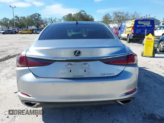 2022 Lexus ES 350 z VIN 58ADZ1B18NU121477, wystawiony jako IAAI lot #41434448 z przebiegiem 28 655 mil mil oraz . Historia ofert i sprzedaży dostępna na DreamBid. Obrazek 16.