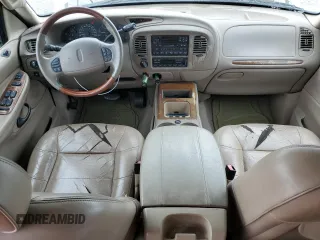 2001 Lincoln Navigator z VIN 5LMFU28R71LJ18097, wystawiony jako Copart lot #56051245 z przebiegiem Nie podano mil oraz Tytuł czysty. Historia ofert i sprzedaży dostępna na DreamBid. Obrazek 8.