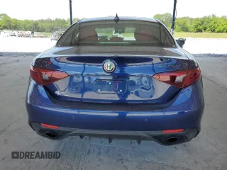 2020 Alfa Romeo Giulia Ti Sport z VIN ZARFANBN7L7632914, wystawiony jako Copart lot #55761355 z przebiegiem 26 635 mil mil oraz Szkoda całkowita • Salvage title. Historia ofert i sprzedaży dostępna na DreamBid. Obrazek 6.