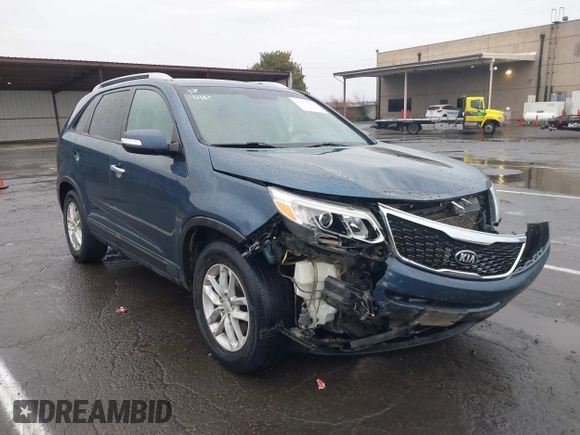 2015 Kia Sorento LX with VIN 5XYKT4A63FG590482, listed as a IAAI auction lot 41477333 with 207,079 mi miles. Bid and sale history available at carsss.com. Image 1.