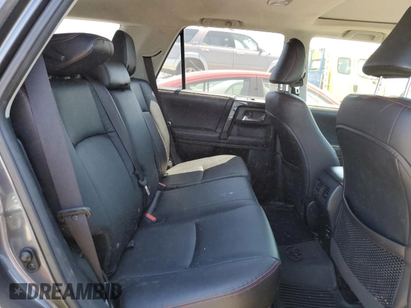 2018 Toyota 4Runner SR5 z VIN JTEBU5JR6J5564680, wystawiony jako Copart lot #58847355 z przebiegiem 96 632 mil mil oraz Szkoda całkowita • Salvage title. Historia ofert i sprzedaży dostępna na DreamBid. Obrazek 11.