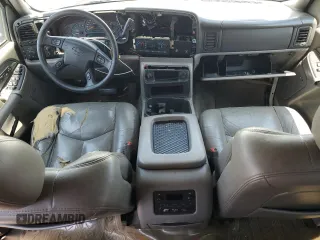 2004 Chevrolet Tahoe LS z VIN 1GNEC13T94R165160, wystawiony jako Copart lot #59994985 z przebiegiem 303 473 mil mil oraz Szkoda całkowita • Salvage title. Historia ofert i sprzedaży dostępna na DreamBid. Obrazek 8.