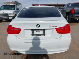 2011 BMW 3 Series 328i с VIN WBAPH7C54BE682973, выставлен на аукционе IAAI как лот 42235227 с пробегом 141 576 миль миль и . История ставок и продаж доступна на DreamBid. Изображение 17.