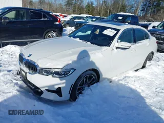 2021 BMW 3 Series 330i xDrive z VIN 3MW5R7J06M8C14597, wystawiony jako IAAI lot #41581041 z przebiegiem 8 776 mil mil oraz . Historia ofert i sprzedaży dostępna na DreamBid. Obrazek 17.