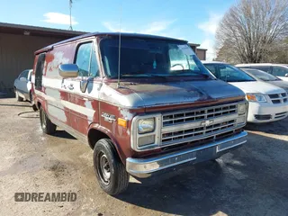 1986 Chevrolet Chevy Van z VIN 1GCEG25N9G7163670, wystawiony jako IAAI lot #41654650 z przebiegiem Nie podano mil oraz . Historia ofert i sprzedaży dostępna na DreamBid. Obrazek 1.