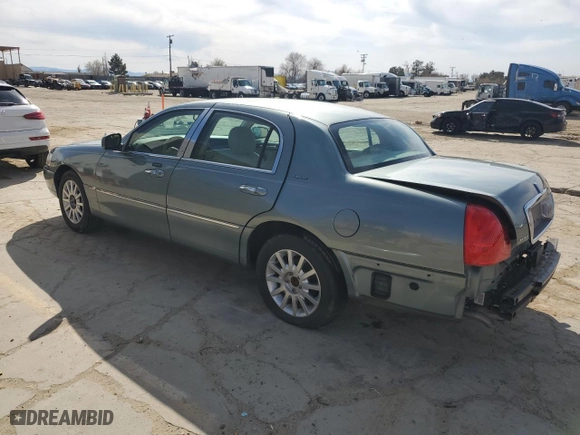 2006 Lincoln Town Car Signature with VIN 1LNHM81V56Y643370, listed as a Copart auction lot 48261835 with 87,027 mi miles and Salvage Title. Bid and sale history available at carsss.com. Image 2.