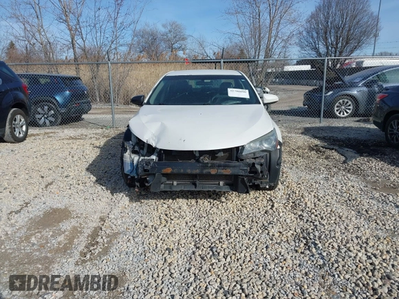 2015 Toyota Camry XLE with VIN 4T1BF1FK6FU475672, listed as a IAAI auction lot 41780890 with 238,915 mi miles. Bid and sale history available at carsss.com. Image 12.