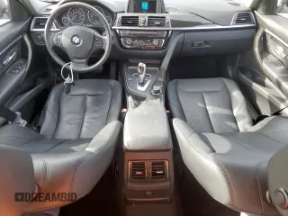2018 BMW 3 Series 320i z VIN WBA8A9C55JAH14312, wystawiony jako Copart lot #49729535 z przebiegiem 54 867 mil mil oraz Czysty tytuł • Clean title. Historia ofert i sprzedaży dostępna na DreamBid. Obrazek 8.