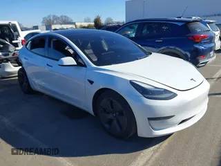 2021 Tesla Model 3 Standard Range Plus z VIN 5YJ3E1EA9MF031079, wystawiony jako IAAI lot #41210178 z przebiegiem 79 180 mil mil oraz . Historia ofert i sprzedaży dostępna na DreamBid. Obrazek 1.