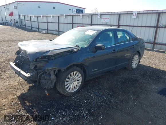 2010 Mercury Milan Hybrid z VIN 3MEDM0L31AR600585, wystawiony jako IAAI lot #42191197 z przebiegiem 216 491 mil mil oraz . Historia ofert i sprzedaży dostępna na DreamBid. Obrazek 2.