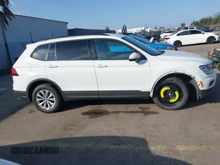 2020 Volkswagen Tiguan S z VIN 3VV1B7AX4LM098567, wystawiony jako IAAI lot #41504191 z przebiegiem 106 012 mil mil oraz . Historia ofert i sprzedaży dostępna na DreamBid. Obrazek 14.