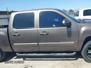 2007 Chevrolet Silverado 1500 Work Truck with VIN 2GCEC13J971729555, listed as a IAAI auction lot 41823438 with 280,901 mi miles and . Bid and sale history available at DreamBid. Image 13.
