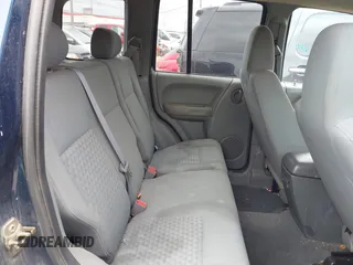 2005 Jeep Liberty Sport with VIN 1J4GK48K05W500812, listed as a IAAI auction lot 41832180 with 138,254 mi miles. Bid and sale history available at carsss.com. Image 8.
