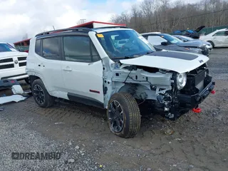 2023 Jeep Renegade Trailhawk z VIN ZACNJDC13PPP73576, wystawiony jako IAAI lot #41187329 z przebiegiem 2 666 mil mil oraz . Historia ofert i sprzedaży dostępna na DreamBid. Obrazek 1.