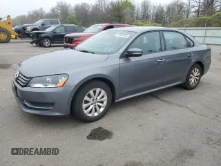 2013 Volkswagen Passat S z VIN 1VWAP7A39DC072382, wystawiony jako Copart lot #55080895 z przebiegiem 70 571 mil mil oraz Szkoda całkowita • Salvage title. Historia ofert i sprzedaży dostępna na DreamBid. Obrazek 1.